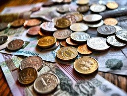ЦБ РФ разрешил банкам без ограничений продавать наличную валюту, кроме доллара и евро - «Политика»