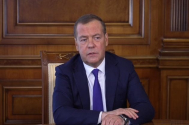 Медведев оценил идею отменить послематчевые рукопожатия на соревнованиях - «Спорт»