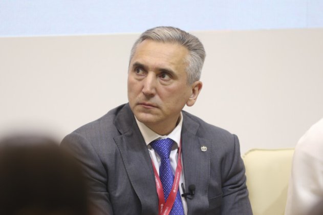 «Знаем и видим все проблемные точки»: губернатор Моор встретился с застройщиками