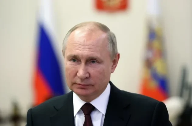 Путин на катере «Ураган» отправился к филиалу Национального центра «Россия» - «Общество»