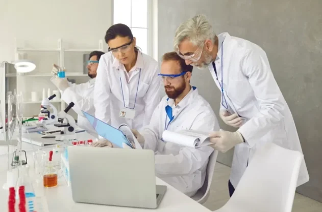 Во имя науки. Сбер выплатит ученым и исследователям премии до 30 млн рублей - «Общество»