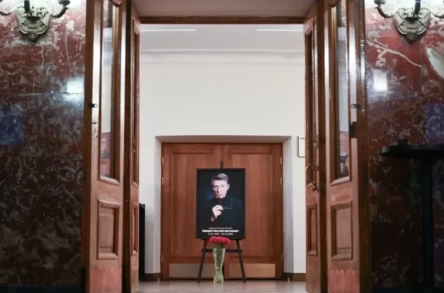 В Театре имени Маяковского началось прощание с Анатолием Лобоцким - «Общество»