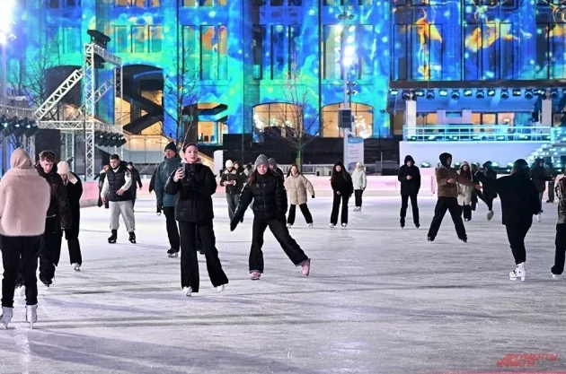 Хоккей для всех. В Москве дети и взрослые могут тренироваться бесплатно - «Спорт»