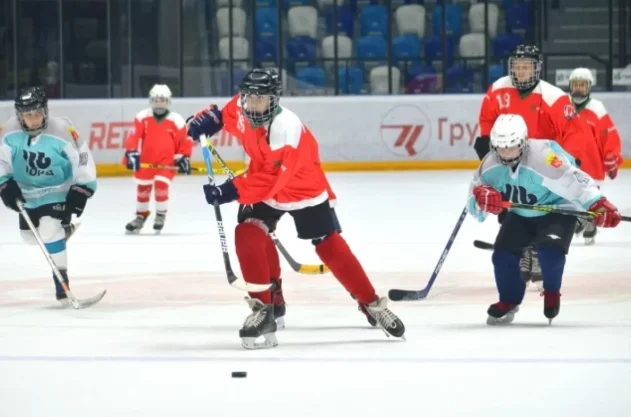 Хоккей для всех. В Москве дети и взрослые могут тренироваться бесплатно - «Спорт»