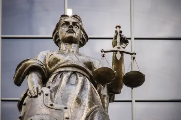 В Англии три поколения семьи осуждены на 100 лет за жестокие пытки ребенка - «Общество»