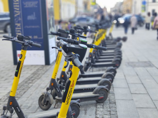 В центре Екатеринбурга запретят ездить на электросамокатах в День Победы